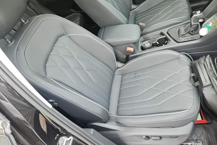 Used Volkswagen Tiguan L 2024 300TSI Automatic Two-Wheel Drive Smart Edition Right Front Seat