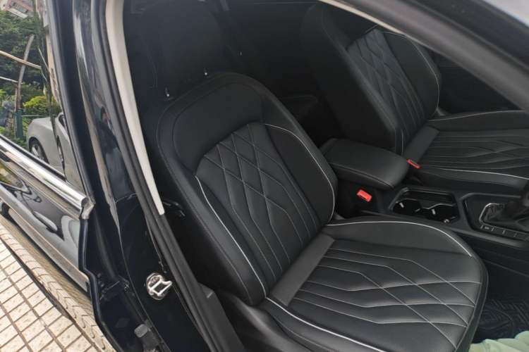 Used Volkswagen Tiguan L 2024 300TSI Automatic Two-Wheel Drive Smart Edition Right Front Seat