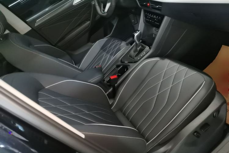 Used Volkswagen Tiguan L 2024 Outstanding Model 330TSI Automatic Two-Wheel Drive R-Line Dragon Glory Edition Right Front Seat