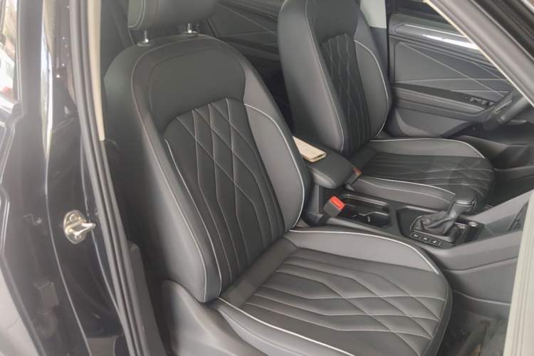 Used Volkswagen Tiguan L 2024 330TSI Automatic Two-Wheel Drive R-Line Enhanced Edition Right Front Seat