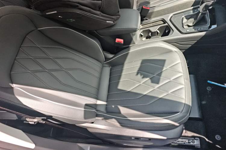 Used Volkswagen Tiguan L 2024 330TSI Automatic Two-Wheel Drive R-Line Enhanced Edition Right Front Seat