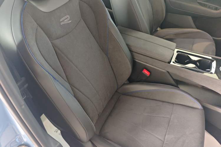 Used Volkswagen Tiguan L 2024 PRO 380TSI Four-Wheel Drive R-Line Prestige Edition Right Front Seat
