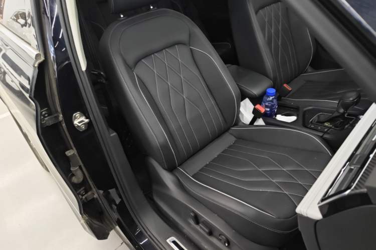 Used Volkswagen Tiguan L 2024 330TSI Automatic Two-Wheel Drive R-Line Enhanced Edition Right Front Seat