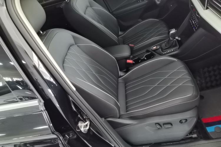 Used Volkswagen Tiguan L 2024 330TSI Automatic Two-Wheel Drive R-Line Enhanced Edition Right Front Seat