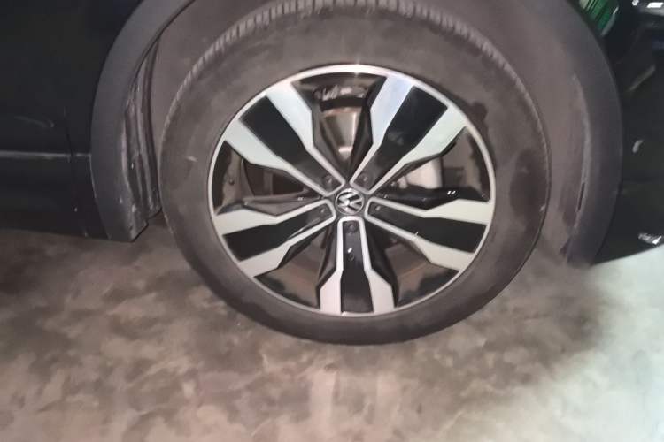 Used Volkswagen Tiguan L 2024 Outstanding Model 330TSI Automatic Two-Wheel Drive R-Line Dragon Glory Edition Right Front Wheel Hub