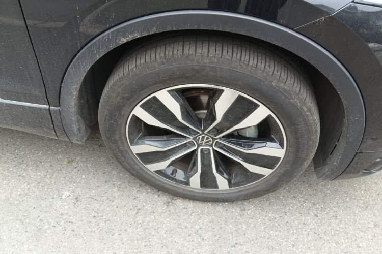 Used Volkswagen Tiguan L 2024 Outstanding Model 330TSI Automatic Two-Wheel Drive R-Line Dragon Glory Edition Right Front Wheel Hub