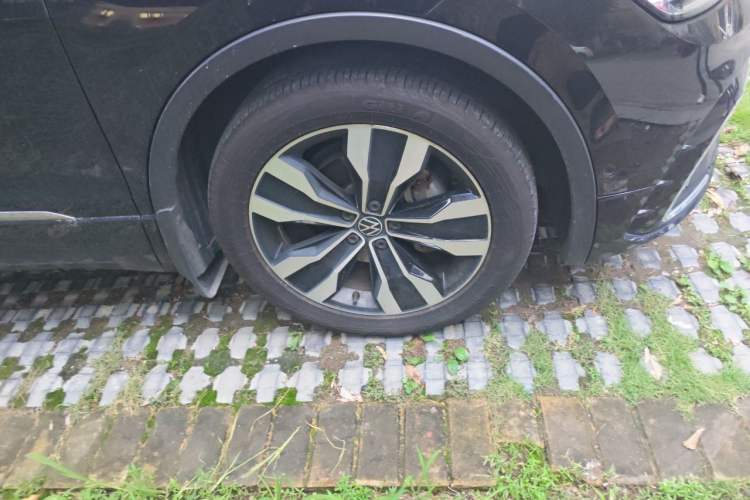 Used Volkswagen Tiguan L 2024 330TSI Automatic Two-Wheel Drive R-Line Enhanced Edition Right Front Wheel Hub