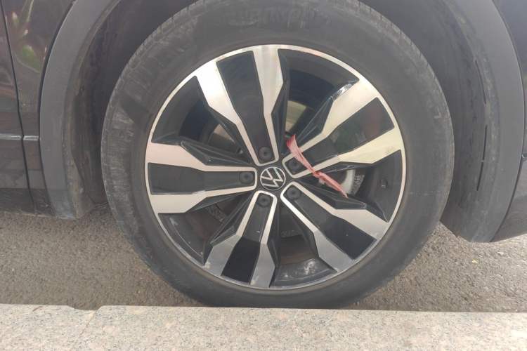 Used Volkswagen Tiguan L 2024 330TSI Automatic Two-Wheel Drive R-Line Enhanced Edition Right Front Wheel Hub