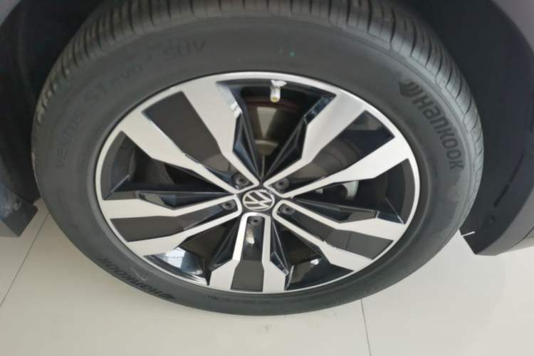 Used Volkswagen Tiguan L 2024 330TSI Automatic Two-Wheel Drive R-Line Enhanced Edition Right Front Wheel Hub