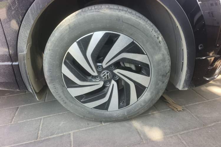 Used Volkswagen Tiguan L 2024 Outstanding Model 330TSI Automatic Two-Wheel Drive R-Line Dragon Glory Edition Right Front Wheel Hub