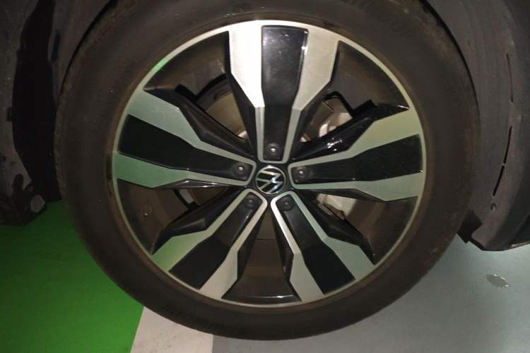 Used Volkswagen Tiguan L 2024 330TSI Automatic Two-Wheel Drive R-Line Enhanced Edition Right Front Wheel Hub