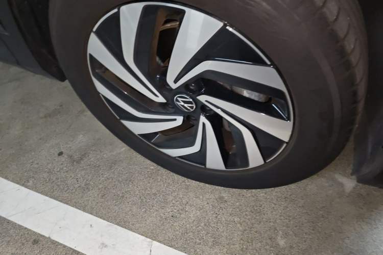 Used Volkswagen Tiguan L 2024 300TSI Automatic Two-Wheel Drive Smart Edition Right Front Wheel Hub