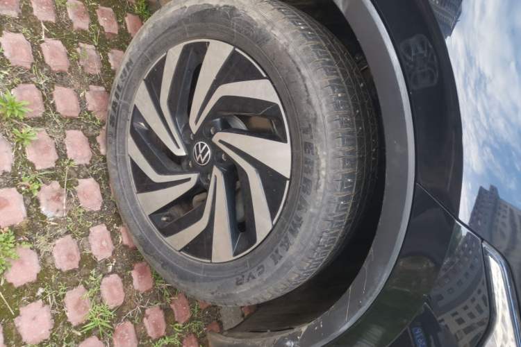 Used Volkswagen Tiguan L 2024 Outstanding Model 300TSI Automatic Two-Wheel Drive Longteng Edition Right Front Wheel Hub