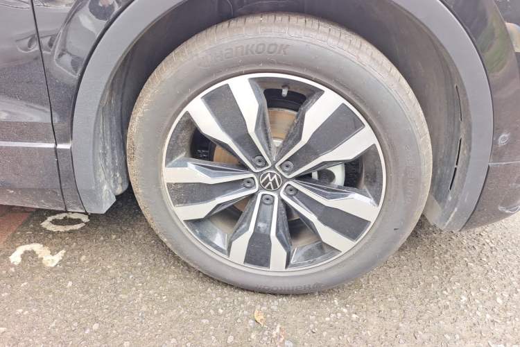 Used Volkswagen Tiguan L 2024 Outstanding Model 330TSI Automatic Two-Wheel Drive R-Line Dragon Glory Edition Right Front Wheel Hub