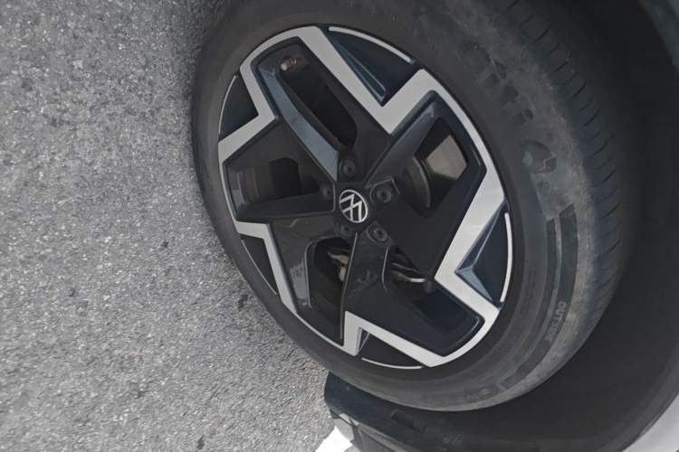Used Volkswagen Tiguan L 2024 PRO 330TSI Two-Wheel Drive R-Line Smart Edition Right Front Wheel Hub