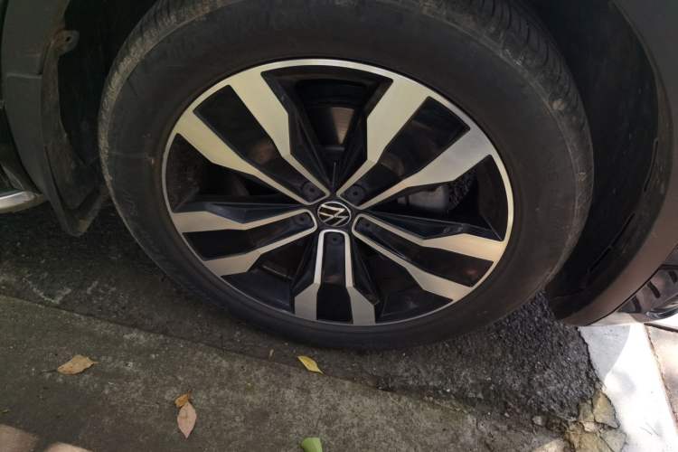 Used Volkswagen Tiguan L 2024 330TSI Automatic Two-Wheel Drive R-Line Enhanced Edition Right Front Wheel Hub