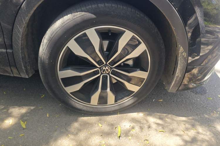 Used Volkswagen Tiguan L 2024 Outstanding Model 330TSI Automatic Two-Wheel Drive R-Line Dragon Glory Edition Right Front Wheel Hub