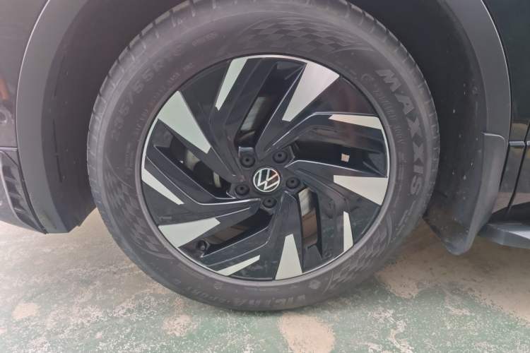 Used Volkswagen Tiguan L 2024 Outstanding Model 330TSI Automatic Two-Wheel Drive R-Line Dragon Glory Edition Right Front Wheel Hub