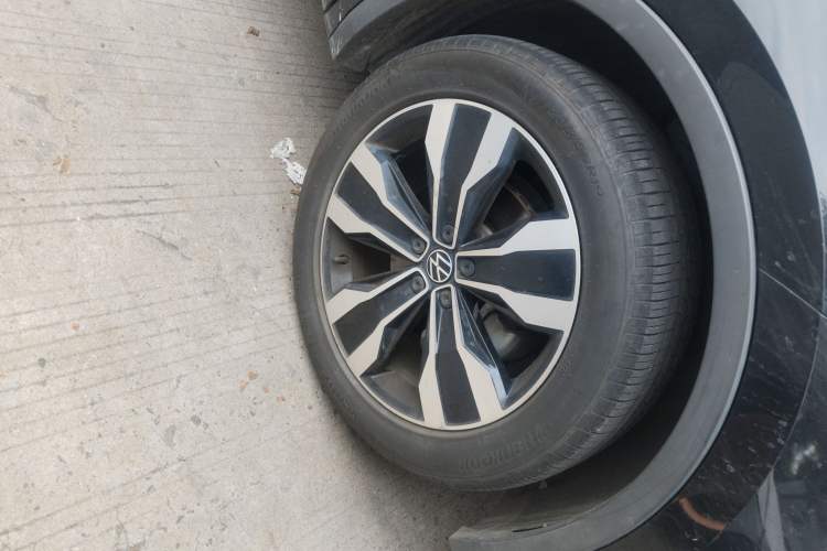 Used Volkswagen Tiguan L 2024 330TSI Automatic Two-Wheel Drive R-Line Enhanced Edition Right Front Wheel Hub