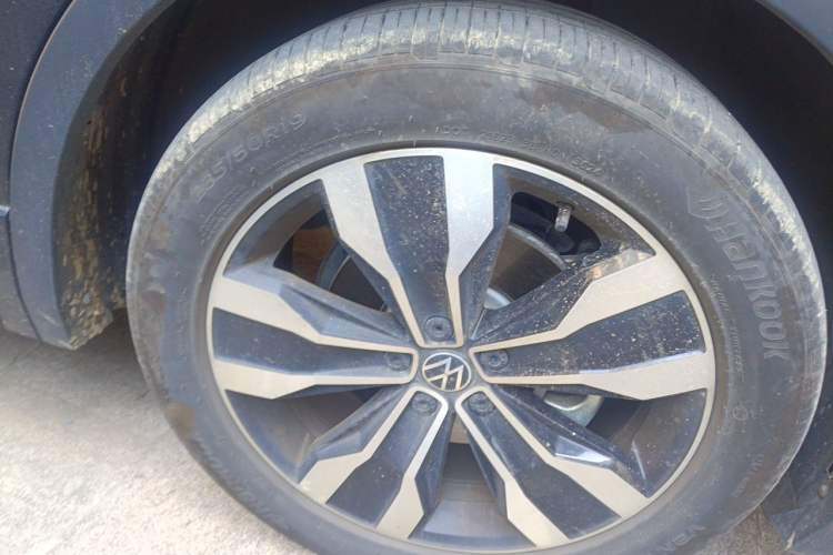 Used Volkswagen Tiguan L 2024 Outstanding Model 330TSI Automatic Two-Wheel Drive R-Line Dragon Glory Edition Right Front Wheel Hub
