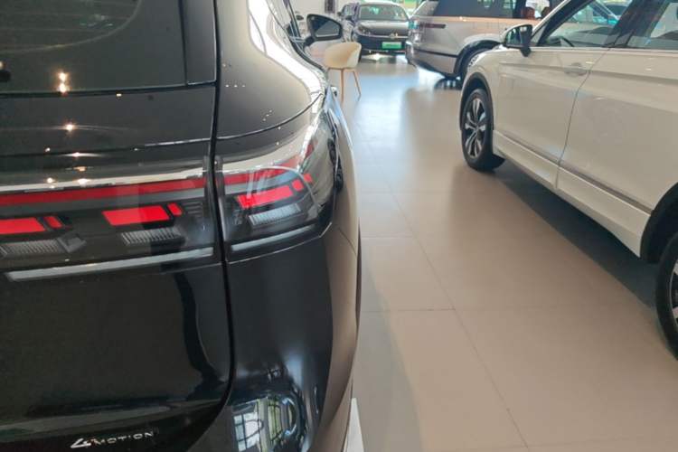 Used Volkswagen Tiguan L 2024 PRO 380TSI Four-Wheel Drive R-Line Prestige Edition Right Rear Taillight