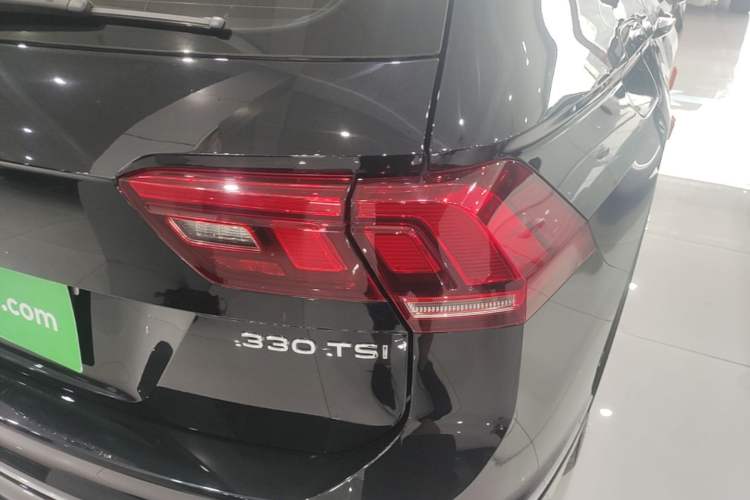 Used Volkswagen Tiguan L 2024 Outstanding Model 330TSI Automatic Two-Wheel Drive R-Line Dragon Glory Edition Right Rear Taillight