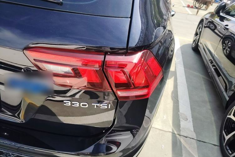 Used Volkswagen Tiguan L 2024 Outstanding Model 330TSI Automatic Two-Wheel Drive R-Line Dragon Glory Edition Right Rear Taillight