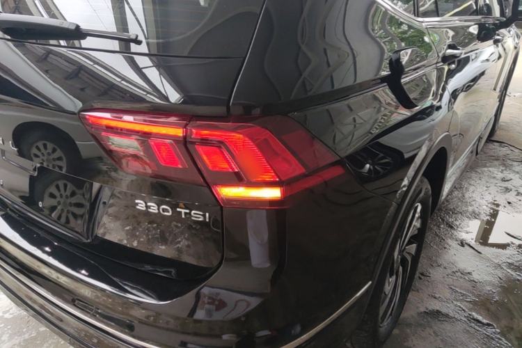 Used Volkswagen Tiguan L 2024 Outstanding Model 330TSI Automatic Two-Wheel Drive R-Line Dragon Glory Edition Right Rear Taillight