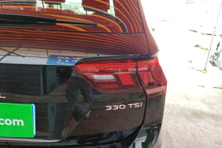 Used Volkswagen Tiguan L 2024 Outstanding Model 330TSI Automatic Two-Wheel Drive R-Line Dragon Glory Edition Right Rear Taillight