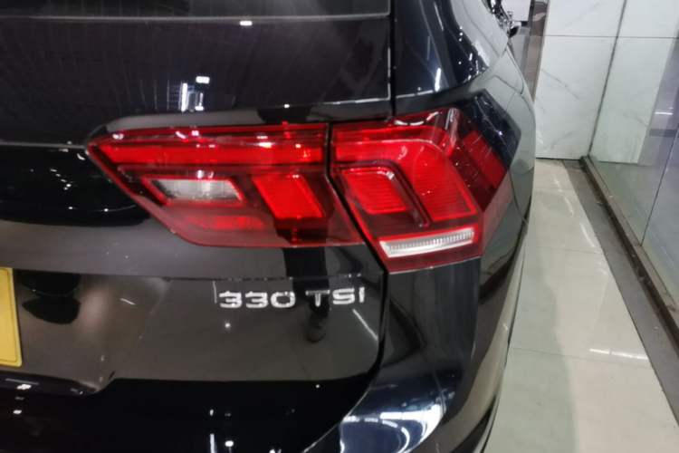 Used Volkswagen Tiguan L 2024 Outstanding Model 330TSI Automatic Two-Wheel Drive R-Line Dragon Glory Edition Right Rear Taillight