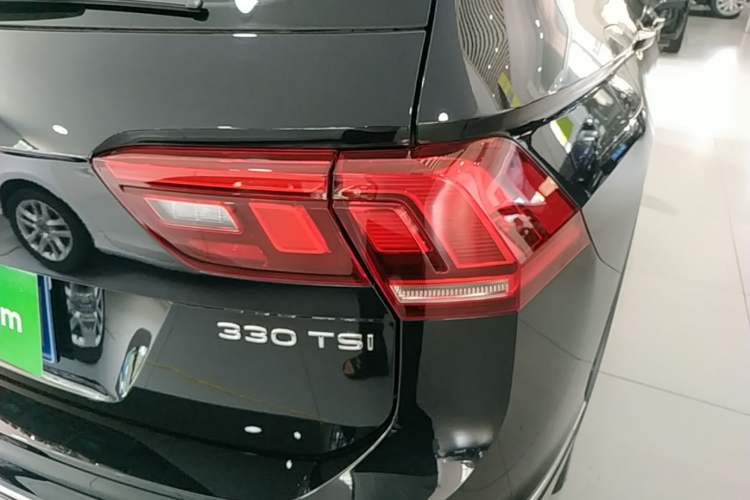 Used Volkswagen Tiguan L 2024 Outstanding Model 330TSI Automatic Two-Wheel Drive R-Line Dragon Glory Edition Right Rear Taillight
