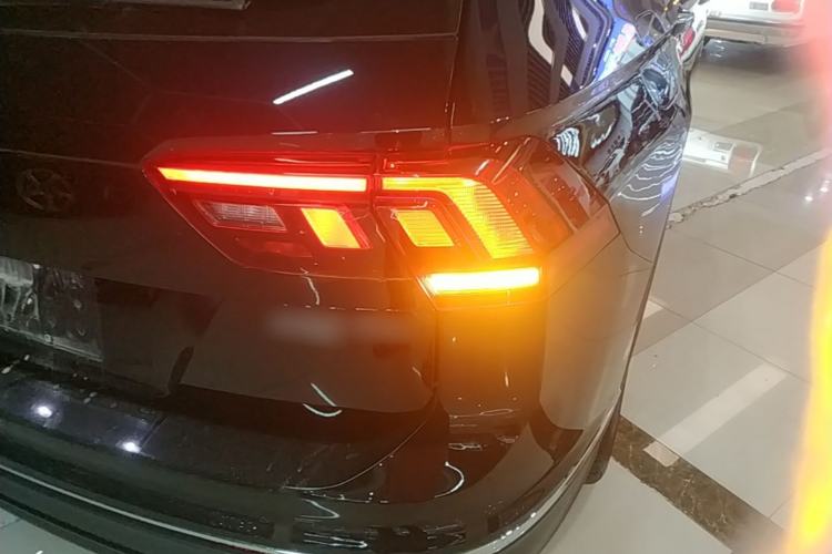 Used Volkswagen Tiguan L 2024 Outstanding Model 300TSI Automatic Two-Wheel Drive Longteng Edition Right Rear Taillight