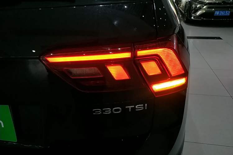 Used Volkswagen Tiguan L 2024 Outstanding Model 330TSI Automatic Two-Wheel Drive R-Line Dragon Glory Edition Right Rear Taillight