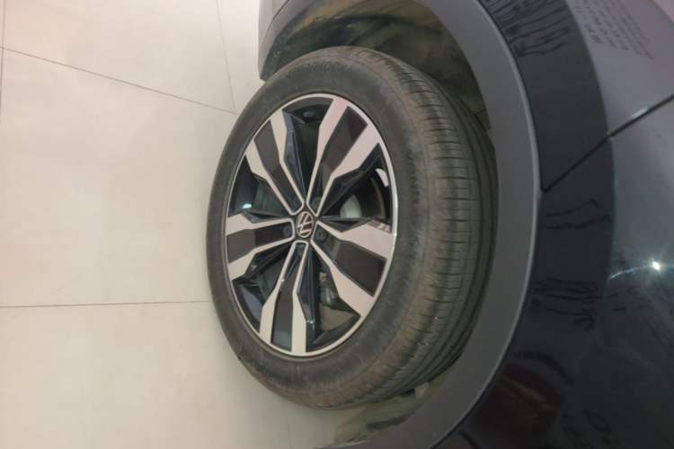 Used Volkswagen Tiguan L 2024 330TSI Automatic Two-Wheel Drive R-Line Enhanced Edition Right Rear Wheel Hub