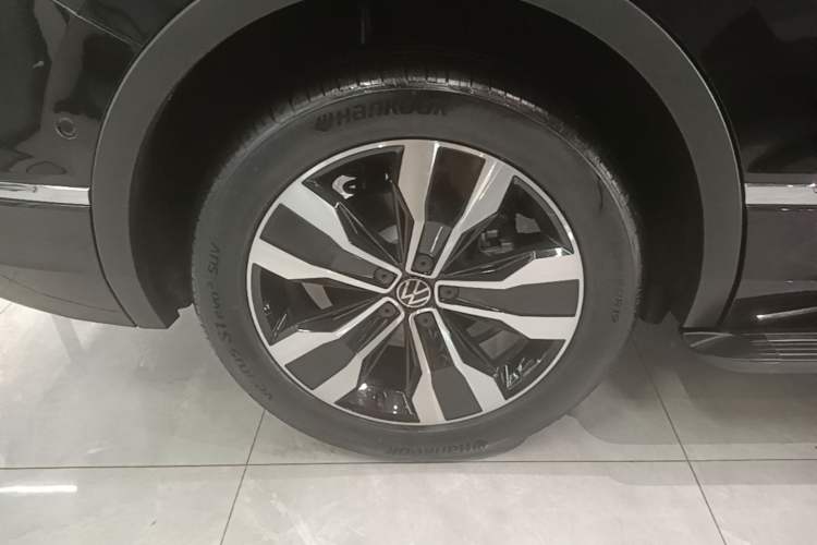 Used Volkswagen Tiguan L 2024 330TSI Automatic Two-Wheel Drive R-Line Enhanced Edition Right Rear Wheel Hub