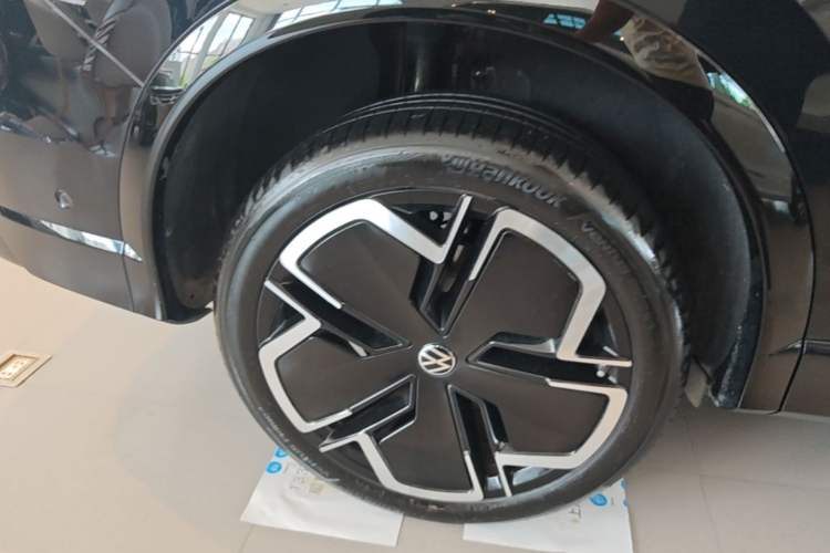 Used Volkswagen Tiguan L 2024 PRO 380TSI Four-Wheel Drive R-Line Prestige Edition Right Rear Wheel Hub