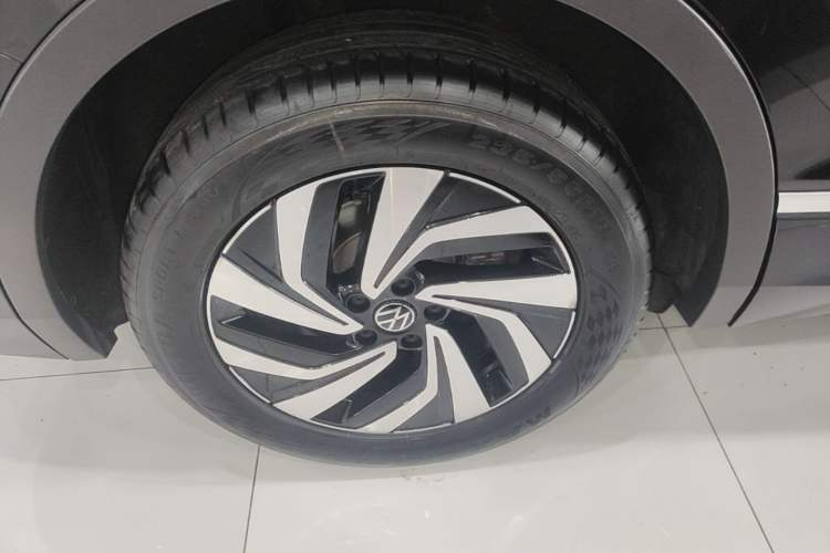 Used Volkswagen Tiguan L 2024 Outstanding Model 330TSI Automatic Two-Wheel Drive R-Line Dragon Glory Edition Right Rear Wheel Hub