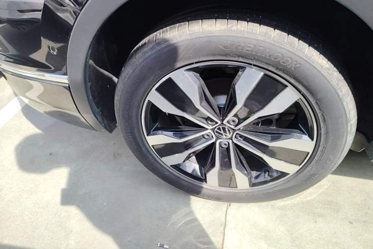 Used Volkswagen Tiguan L 2024 Outstanding Model 330TSI Automatic Two-Wheel Drive R-Line Dragon Glory Edition Right Rear Wheel Hub