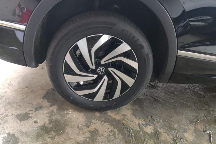Used Volkswagen Tiguan L 2024 Outstanding Model 330TSI Automatic Two-Wheel Drive R-Line Dragon Glory Edition Right Rear Wheel Hub