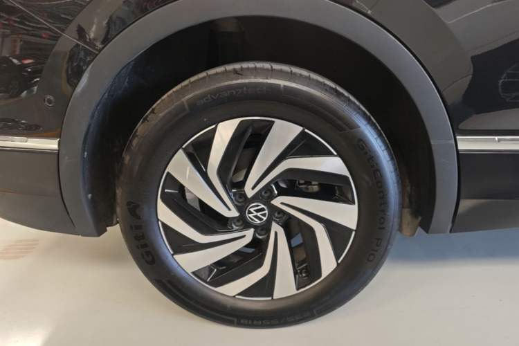 Used Volkswagen Tiguan L 2024 Outstanding Model 330TSI Automatic Two-Wheel Drive R-Line Dragon Glory Edition Right Rear Wheel Hub