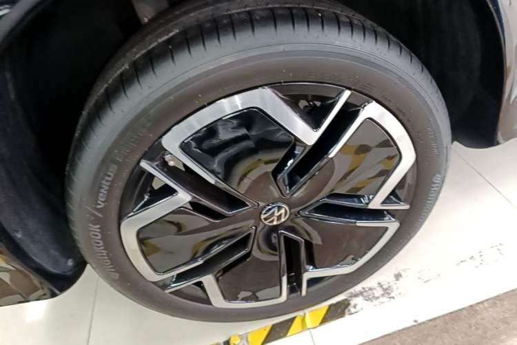 Used Volkswagen Tiguan L 2024 PRO 380TSI Four-Wheel Drive R-Line Prestige Edition Right Rear Wheel Hub