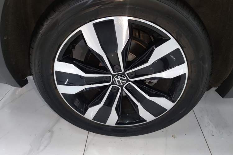 Used Volkswagen Tiguan L 2024 Outstanding Model 330TSI Automatic Two-Wheel Drive R-Line Dragon Glory Edition Right Rear Wheel Hub