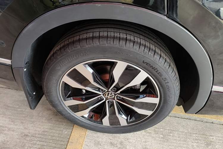 Used Volkswagen Tiguan L 2024 Outstanding Model 330TSI Automatic Two-Wheel Drive R-Line Dragon Glory Edition Right Rear Wheel Hub