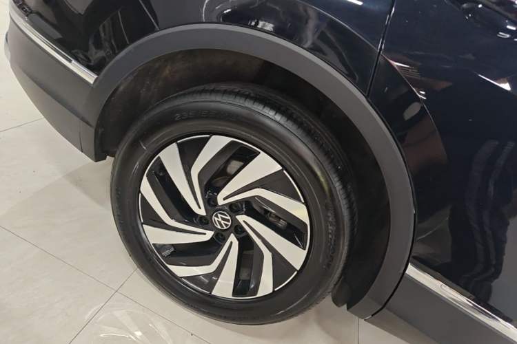 Used Volkswagen Tiguan L 2024 300TSI Automatic Two-Wheel Drive Smart Edition Right Rear Wheel Hub
