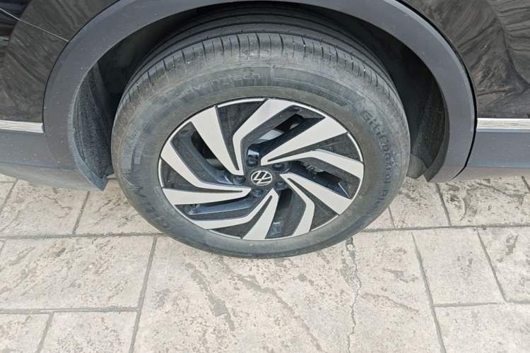 Used Volkswagen Tiguan L 2024 300TSI Automatic Two-Wheel Drive Smart Edition Right Rear Wheel Hub