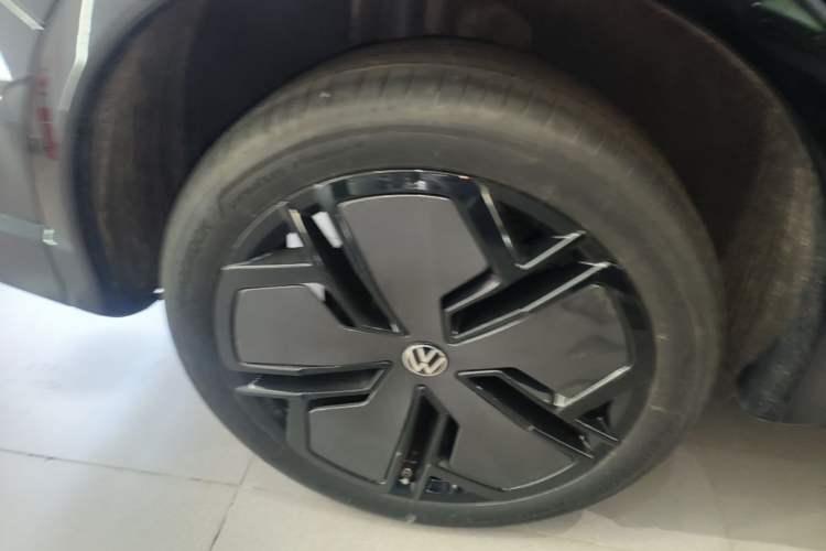 Used Volkswagen Tiguan L 2024 PRO 380TSI Four-Wheel Drive R-Line Prestige Edition Right Rear Wheel Hub