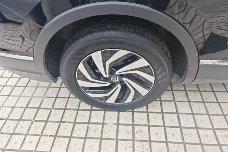 Used Volkswagen Tiguan L 2024 300TSI Automatic Two-Wheel Drive Smart Edition Right Rear Wheel Hub