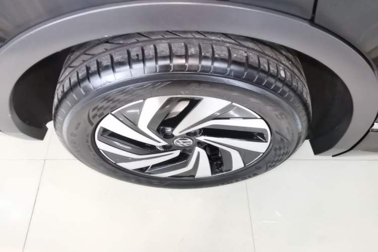 Used Volkswagen Tiguan L 2024 Outstanding Model 330TSI Automatic Two-Wheel Drive R-Line Dragon Glory Edition Right Rear Wheel Hub