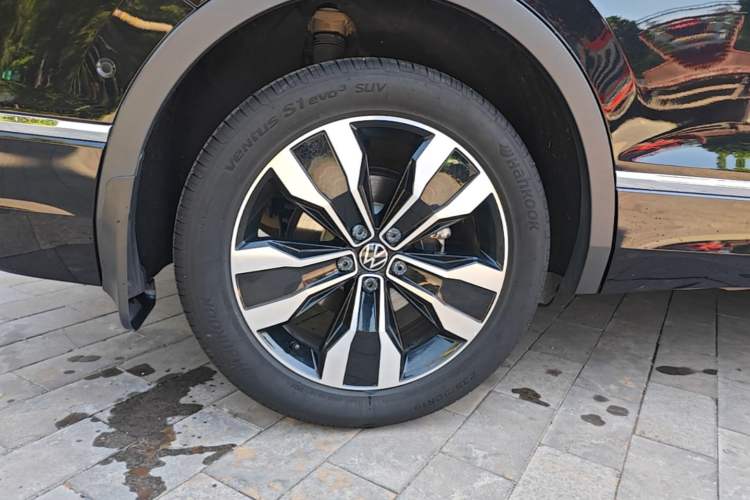 Used Volkswagen Tiguan L 2024 Outstanding Model 330TSI Automatic Two-Wheel Drive R-Line Dragon Glory Edition Right Rear Wheel Hub