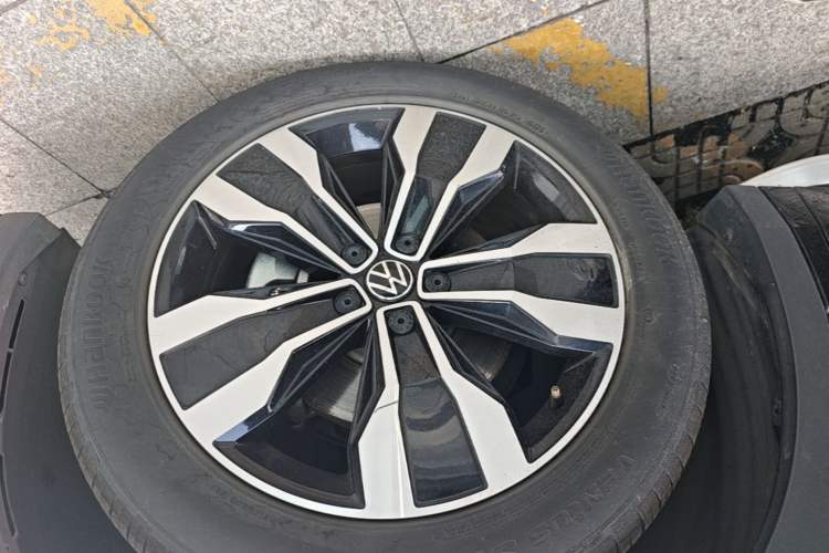 Used Volkswagen Tiguan L 2024 330TSI Automatic Two-Wheel Drive R-Line Enhanced Edition Right Rear Wheel Hub